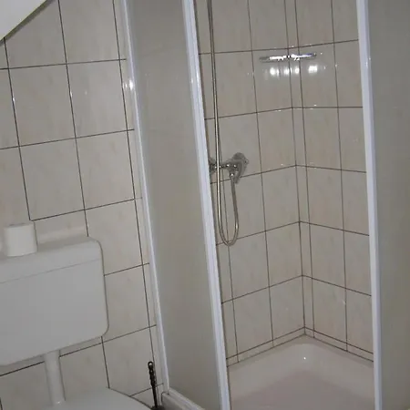 óvár Apartman *