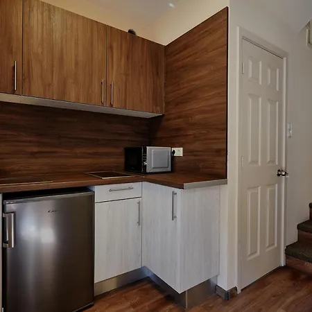 óvár Apartman *