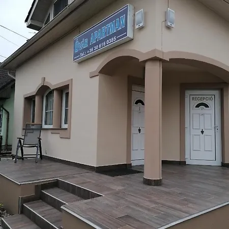 óvár Apartman