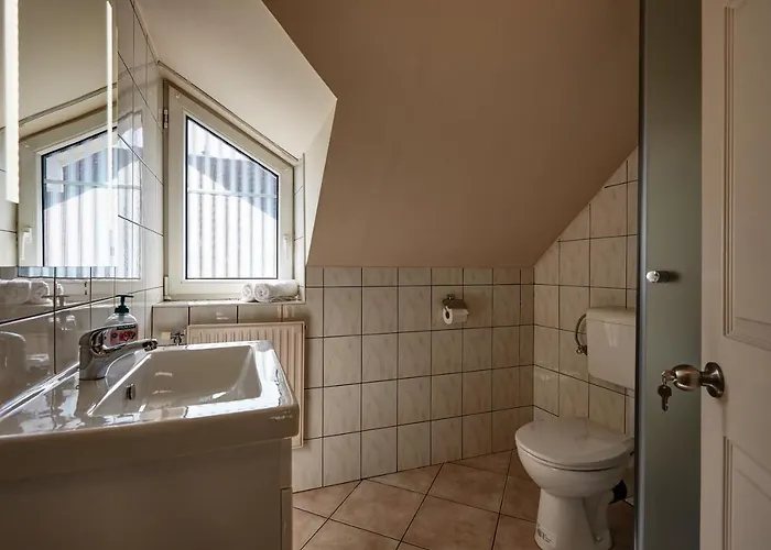óvár Apartman *